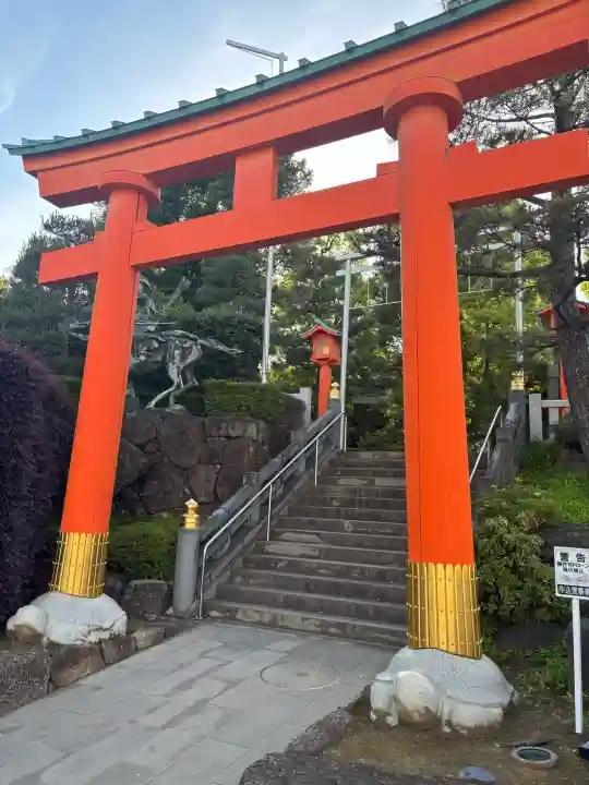 穴八幡宮の{uncategorized: "未分類", other: "その他", undefined: "問題あり", building: "その他建物", grave: "お墓", sacred_gate: "鳥居", guardian: "狛犬", statue: "像", buddha: "仏像", history: "歴史", nature: "自然", garden: "庭園", animal: "動物", pagoda: "塔", temizu: "手水舎", mountain_gate: "山門・神門", sanctuary: "本殿・本堂", subordinate: "末社・摂社", art: "芸術", scenery: "景色", jizo: "地蔵", ema: "絵馬", goshuin: "御朱印", omikuji: "おみくじ", items: "授与品その他", amulet: "お守り", goshuincho: "御朱印帳", eats: "食事", festival: "お祭り", votive_dance: "神楽", shichigosan: "七五三参", wedding: "結婚式", experience: "体験その他", initially: "初詣", around: "周辺", anti_infection: "感染症対策"}