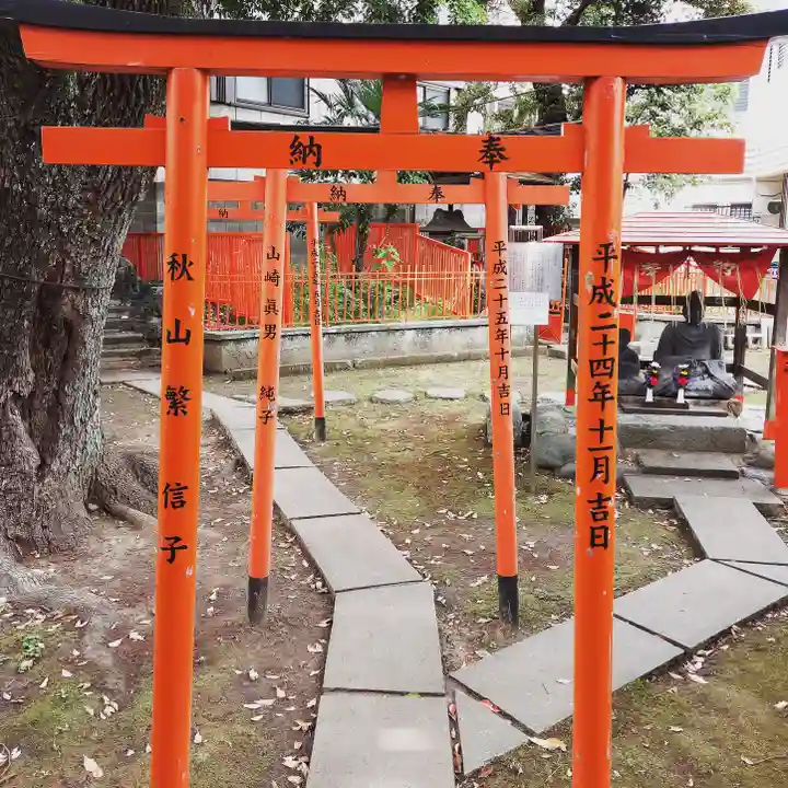 三囲神社の鳥居