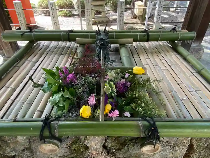 建部大社の手水舎