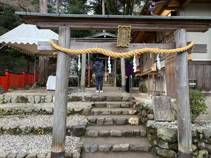 御髪神社の{uncategorized: "未分類", other: "その他", undefined: "問題あり", building: "その他建物", grave: "お墓", sacred_gate: "鳥居", guardian: "狛犬", statue: "像", buddha: "仏像", history: "歴史", nature: "自然", garden: "庭園", animal: "動物", pagoda: "塔", temizu: "手水舎", mountain_gate: "山門・神門", sanctuary: "本殿・本堂", subordinate: "末社・摂社", art: "芸術", scenery: "景色", jizo: "地蔵", ema: "絵馬", goshuin: "御朱印", omikuji: "おみくじ", items: "授与品その他", amulet: "お守り", goshuincho: "御朱印帳", eats: "食事", festival: "お祭り", votive_dance: "神楽", shichigosan: "七五三参", wedding: "結婚式", experience: "体験その他", initially: "初詣", around: "周辺", anti_infection: "感染症対策"}