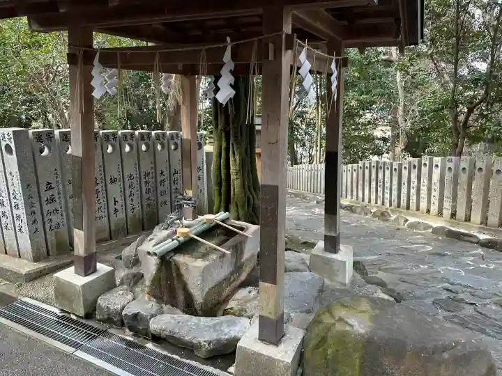 石切劔箭神社上之社の{uncategorized: "未分類", other: "その他", undefined: "問題あり", building: "その他建物", grave: "お墓", sacred_gate: "鳥居", guardian: "狛犬", statue: "像", buddha: "仏像", history: "歴史", nature: "自然", garden: "庭園", animal: "動物", pagoda: "塔", temizu: "手水舎", mountain_gate: "山門・神門", sanctuary: "本殿・本堂", subordinate: "末社・摂社", art: "芸術", scenery: "景色", jizo: "地蔵", ema: "絵馬", goshuin: "御朱印", omikuji: "おみくじ", items: "授与品その他", amulet: "お守り", goshuincho: "御朱印帳", eats: "食事", festival: "お祭り", votive_dance: "神楽", shichigosan: "七五三参", wedding: "結婚式", experience: "体験その他", initially: "初詣", around: "周辺", anti_infection: "感染症対策"}
