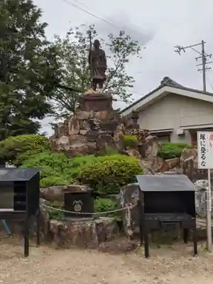 天神社・覚明堂(牛山町)の像