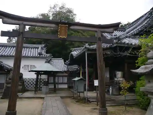 観音寺（山崎聖天）の鳥居