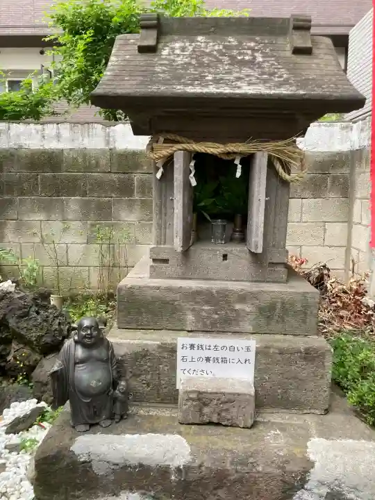 津軽稲荷神社の{uncategorized: "未分類", other: "その他", undefined: "問題あり", building: "その他建物", grave: "お墓", sacred_gate: "鳥居", guardian: "狛犬", statue: "像", buddha: "仏像", history: "歴史", nature: "自然", garden: "庭園", animal: "動物", pagoda: "塔", temizu: "手水舎", mountain_gate: "山門・神門", sanctuary: "本殿・本堂", subordinate: "末社・摂社", art: "芸術", scenery: "景色", jizo: "地蔵", ema: "絵馬", goshuin: "御朱印", omikuji: "おみくじ", items: "授与品その他", amulet: "お守り", goshuincho: "御朱印帳", eats: "食事", festival: "お祭り", votive_dance: "神楽", shichigosan: "七五三参", wedding: "結婚式", experience: "体験その他", initially: "初詣", around: "周辺", anti_infection: "感染症対策"}