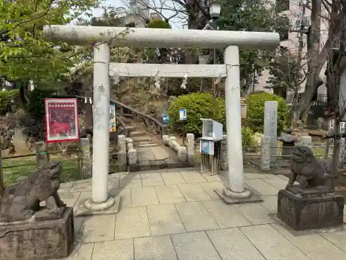鳩森八幡神社の{uncategorized: "未分類", other: "その他", undefined: "問題あり", building: "その他建物", grave: "お墓", sacred_gate: "鳥居", guardian: "狛犬", statue: "像", buddha: "仏像", history: "歴史", nature: "自然", garden: "庭園", animal: "動物", pagoda: "塔", temizu: "手水舎", mountain_gate: "山門・神門", sanctuary: "本殿・本堂", subordinate: "末社・摂社", art: "芸術", scenery: "景色", jizo: "地蔵", ema: "絵馬", goshuin: "御朱印", omikuji: "おみくじ", items: "授与品その他", amulet: "お守り", goshuincho: "御朱印帳", eats: "食事", festival: "お祭り", votive_dance: "神楽", shichigosan: "七五三参", wedding: "結婚式", experience: "体験その他", initially: "初詣", around: "周辺", anti_infection: "感染症対策"}