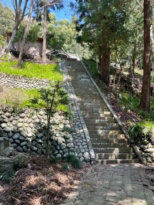 與瀬神社(与瀬神社)の{uncategorized: "未分類", other: "その他", undefined: "問題あり", building: "その他建物", grave: "お墓", sacred_gate: "鳥居", guardian: "狛犬", statue: "像", buddha: "仏像", history: "歴史", nature: "自然", garden: "庭園", animal: "動物", pagoda: "塔", temizu: "手水舎", mountain_gate: "山門・神門", sanctuary: "本殿・本堂", subordinate: "末社・摂社", art: "芸術", scenery: "景色", jizo: "地蔵", ema: "絵馬", goshuin: "御朱印", omikuji: "おみくじ", items: "授与品その他", amulet: "お守り", goshuincho: "御朱印帳", eats: "食事", festival: "お祭り", votive_dance: "神楽", shichigosan: "七五三参", wedding: "結婚式", experience: "体験その他", initially: "初詣", around: "周辺", anti_infection: "感染症対策"}