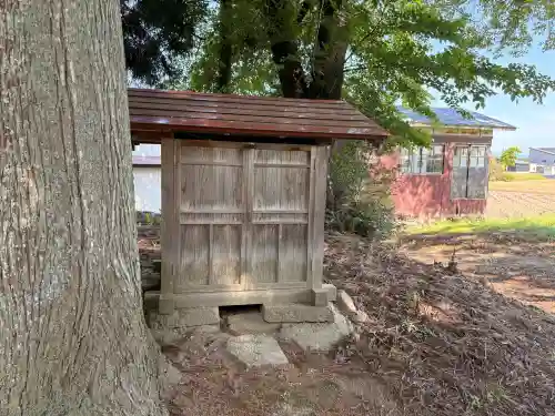 神明社の{uncategorized: "未分類", other: "その他", undefined: "問題あり", building: "その他建物", grave: "お墓", sacred_gate: "鳥居", guardian: "狛犬", statue: "像", buddha: "仏像", history: "歴史", nature: "自然", garden: "庭園", animal: "動物", pagoda: "塔", temizu: "手水舎", mountain_gate: "山門・神門", sanctuary: "本殿・本堂", subordinate: "末社・摂社", art: "芸術", scenery: "景色", jizo: "地蔵", ema: "絵馬", goshuin: "御朱印", omikuji: "おみくじ", items: "授与品その他", amulet: "お守り", goshuincho: "御朱印帳", eats: "食事", festival: "お祭り", votive_dance: "神楽", shichigosan: "七五三参", wedding: "結婚式", experience: "体験その他", initially: "初詣", around: "周辺", anti_infection: "感染症対策"}