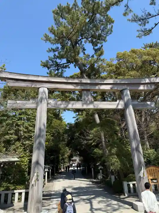 寒川神社の{uncategorized: "未分類", other: "その他", undefined: "問題あり", building: "その他建物", grave: "お墓", sacred_gate: "鳥居", guardian: "狛犬", statue: "像", buddha: "仏像", history: "歴史", nature: "自然", garden: "庭園", animal: "動物", pagoda: "塔", temizu: "手水舎", mountain_gate: "山門・神門", sanctuary: "本殿・本堂", subordinate: "末社・摂社", art: "芸術", scenery: "景色", jizo: "地蔵", ema: "絵馬", goshuin: "御朱印", omikuji: "おみくじ", items: "授与品その他", amulet: "お守り", goshuincho: "御朱印帳", eats: "食事", festival: "お祭り", votive_dance: "神楽", shichigosan: "七五三参", wedding: "結婚式", experience: "体験その他", initially: "初詣", around: "周辺", anti_infection: "感染症対策"}