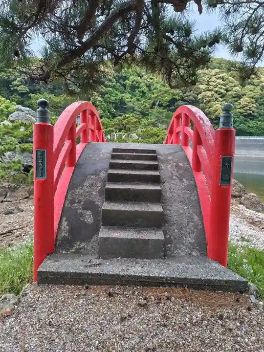 猪鼻湖神社(静岡県)