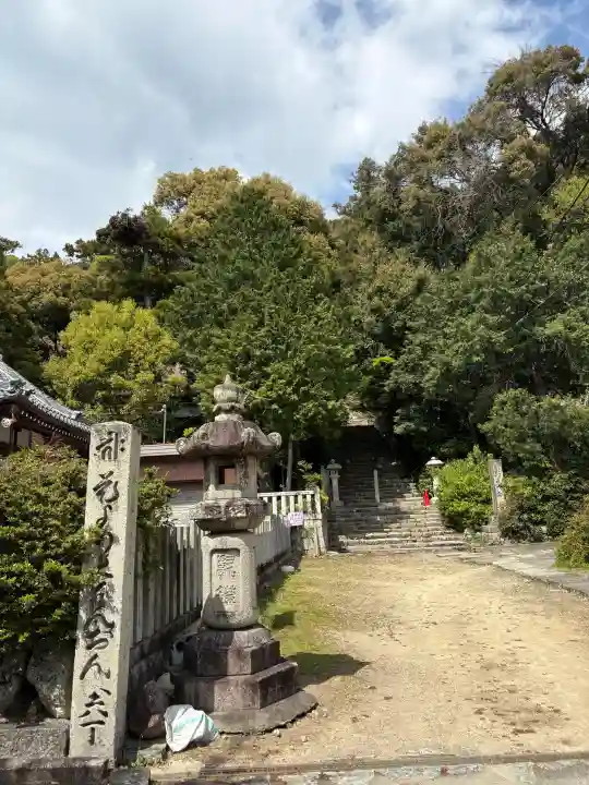 長命寺の{uncategorized: "未分類", other: "その他", undefined: "問題あり", building: "その他建物", grave: "お墓", sacred_gate: "鳥居", guardian: "狛犬", statue: "像", buddha: "仏像", history: "歴史", nature: "自然", garden: "庭園", animal: "動物", pagoda: "塔", temizu: "手水舎", mountain_gate: "山門・神門", sanctuary: "本殿・本堂", subordinate: "末社・摂社", art: "芸術", scenery: "景色", jizo: "地蔵", ema: "絵馬", goshuin: "御朱印", omikuji: "おみくじ", items: "授与品その他", amulet: "お守り", goshuincho: "御朱印帳", eats: "食事", festival: "お祭り", votive_dance: "神楽", shichigosan: "七五三参", wedding: "結婚式", experience: "体験その他", initially: "初詣", around: "周辺", anti_infection: "感染症対策"}