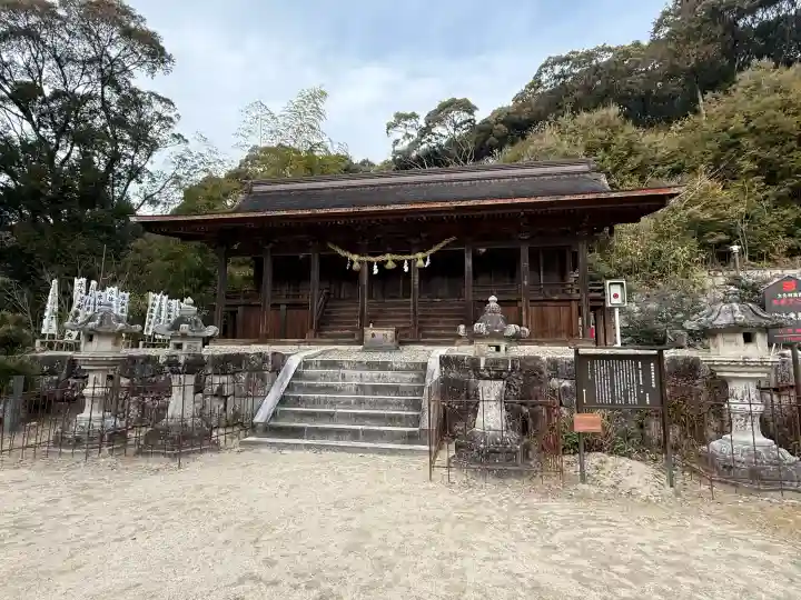 瀧山寺の{uncategorized: "未分類", other: "その他", undefined: "問題あり", building: "その他建物", grave: "お墓", sacred_gate: "鳥居", guardian: "狛犬", statue: "像", buddha: "仏像", history: "歴史", nature: "自然", garden: "庭園", animal: "動物", pagoda: "塔", temizu: "手水舎", mountain_gate: "山門・神門", sanctuary: "本殿・本堂", subordinate: "末社・摂社", art: "芸術", scenery: "景色", jizo: "地蔵", ema: "絵馬", goshuin: "御朱印", omikuji: "おみくじ", items: "授与品その他", amulet: "お守り", goshuincho: "御朱印帳", eats: "食事", festival: "お祭り", votive_dance: "神楽", shichigosan: "七五三参", wedding: "結婚式", experience: "体験その他", initially: "初詣", around: "周辺", anti_infection: "感染症対策"}