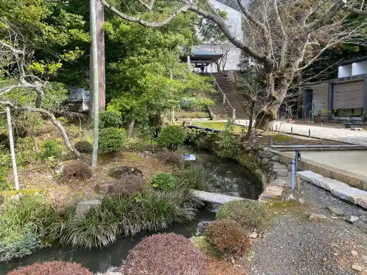 松尾寺の{uncategorized: "未分類", other: "その他", undefined: "問題あり", building: "その他建物", grave: "お墓", sacred_gate: "鳥居", guardian: "狛犬", statue: "像", buddha: "仏像", history: "歴史", nature: "自然", garden: "庭園", animal: "動物", pagoda: "塔", temizu: "手水舎", mountain_gate: "山門・神門", sanctuary: "本殿・本堂", subordinate: "末社・摂社", art: "芸術", scenery: "景色", jizo: "地蔵", ema: "絵馬", goshuin: "御朱印", omikuji: "おみくじ", items: "授与品その他", amulet: "お守り", goshuincho: "御朱印帳", eats: "食事", festival: "お祭り", votive_dance: "神楽", shichigosan: "七五三参", wedding: "結婚式", experience: "体験その他", initially: "初詣", around: "周辺", anti_infection: "感染症対策"}