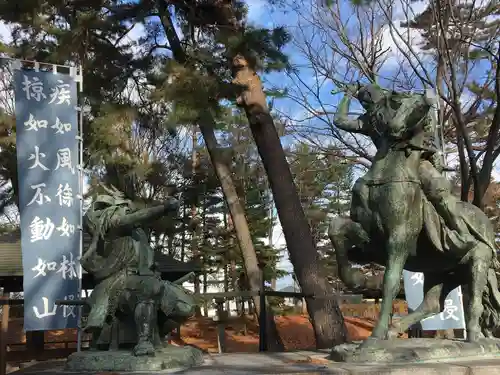 川中島古戦場八幡社の像