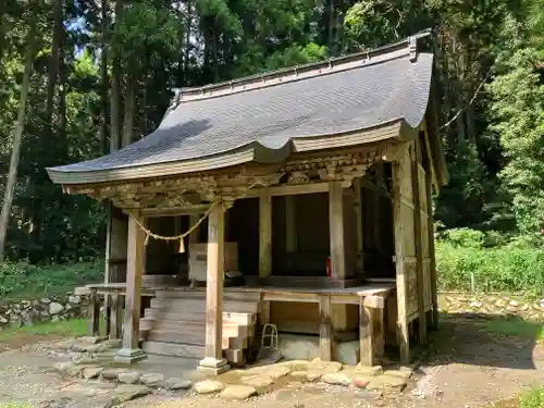 白山神社の本殿