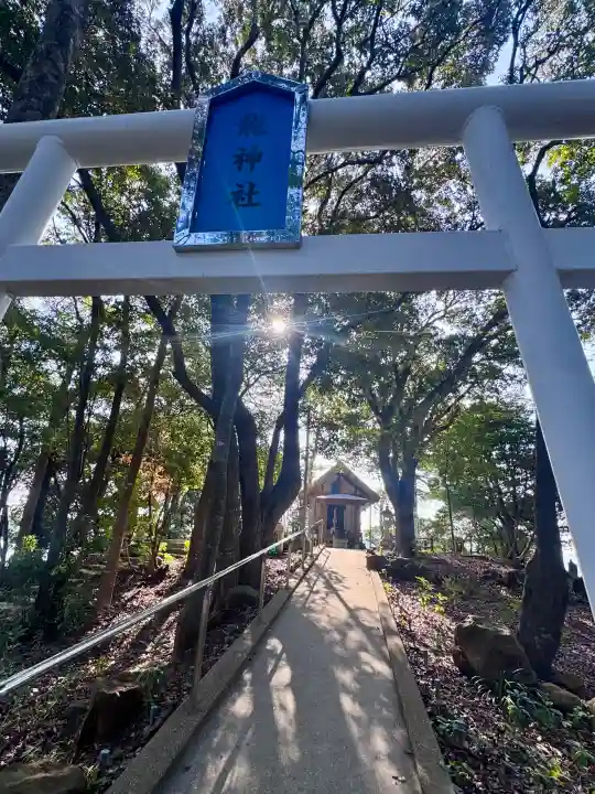 龍神社の{uncategorized: "未分類", other: "その他", undefined: "問題あり", building: "その他建物", grave: "お墓", sacred_gate: "鳥居", guardian: "狛犬", statue: "像", buddha: "仏像", history: "歴史", nature: "自然", garden: "庭園", animal: "動物", pagoda: "塔", temizu: "手水舎", mountain_gate: "山門・神門", sanctuary: "本殿・本堂", subordinate: "末社・摂社", art: "芸術", scenery: "景色", jizo: "地蔵", ema: "絵馬", goshuin: "御朱印", omikuji: "おみくじ", items: "授与品その他", amulet: "お守り", goshuincho: "御朱印帳", eats: "食事", festival: "お祭り", votive_dance: "神楽", shichigosan: "七五三参", wedding: "結婚式", experience: "体験その他", initially: "初詣", around: "周辺", anti_infection: "感染症対策"}