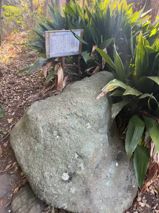 貴船神社の{uncategorized: "未分類", other: "その他", undefined: "問題あり", building: "その他建物", grave: "お墓", sacred_gate: "鳥居", guardian: "狛犬", statue: "像", buddha: "仏像", history: "歴史", nature: "自然", garden: "庭園", animal: "動物", pagoda: "塔", temizu: "手水舎", mountain_gate: "山門・神門", sanctuary: "本殿・本堂", subordinate: "末社・摂社", art: "芸術", scenery: "景色", jizo: "地蔵", ema: "絵馬", goshuin: "御朱印", omikuji: "おみくじ", items: "授与品その他", amulet: "お守り", goshuincho: "御朱印帳", eats: "食事", festival: "お祭り", votive_dance: "神楽", shichigosan: "七五三参", wedding: "結婚式", experience: "体験その他", initially: "初詣", around: "周辺", anti_infection: "感染症対策"}