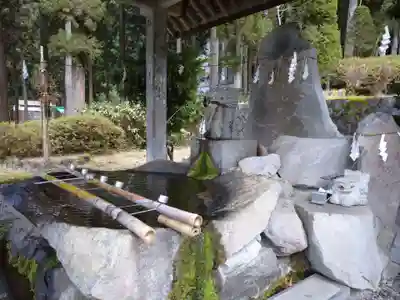 八海山尊神社の手水舎