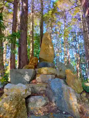 神明社（羽黒堂ヶ洞）の末社・摂社