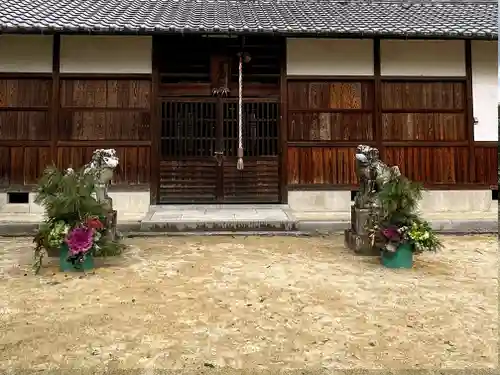 子守神社の本殿