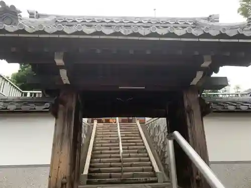 明徳寺の山門