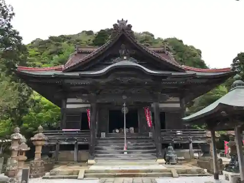 摩尼寺の本殿・本堂