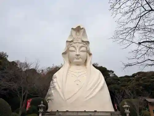 大船観音寺の{uncategorized: "未分類", other: "その他", undefined: "問題あり", building: "その他建物", grave: "お墓", sacred_gate: "鳥居", guardian: "狛犬", statue: "像", buddha: "仏像", history: "歴史", nature: "自然", garden: "庭園", animal: "動物", pagoda: "塔", temizu: "手水舎", mountain_gate: "山門・神門", sanctuary: "本殿・本堂", subordinate: "末社・摂社", art: "芸術", scenery: "景色", jizo: "地蔵", ema: "絵馬", goshuin: "御朱印", omikuji: "おみくじ", items: "授与品その他", amulet: "お守り", goshuincho: "御朱印帳", eats: "食事", festival: "お祭り", votive_dance: "神楽", shichigosan: "七五三参", wedding: "結婚式", experience: "体験その他", initially: "初詣", around: "周辺", anti_infection: "感染症対策"}