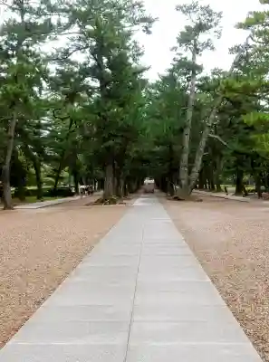 出雲大社の{uncategorized: "未分類", other: "その他", undefined: "問題あり", building: "その他建物", grave: "お墓", sacred_gate: "鳥居", guardian: "狛犬", statue: "像", buddha: "仏像", history: "歴史", nature: "自然", garden: "庭園", animal: "動物", pagoda: "塔", temizu: "手水舎", mountain_gate: "山門・神門", sanctuary: "本殿・本堂", subordinate: "末社・摂社", art: "芸術", scenery: "景色", jizo: "地蔵", ema: "絵馬", goshuin: "御朱印", omikuji: "おみくじ", items: "授与品その他", amulet: "お守り", goshuincho: "御朱印帳", eats: "食事", festival: "お祭り", votive_dance: "神楽", shichigosan: "七五三参", wedding: "結婚式", experience: "体験その他", initially: "初詣", around: "周辺", anti_infection: "感染症対策"}