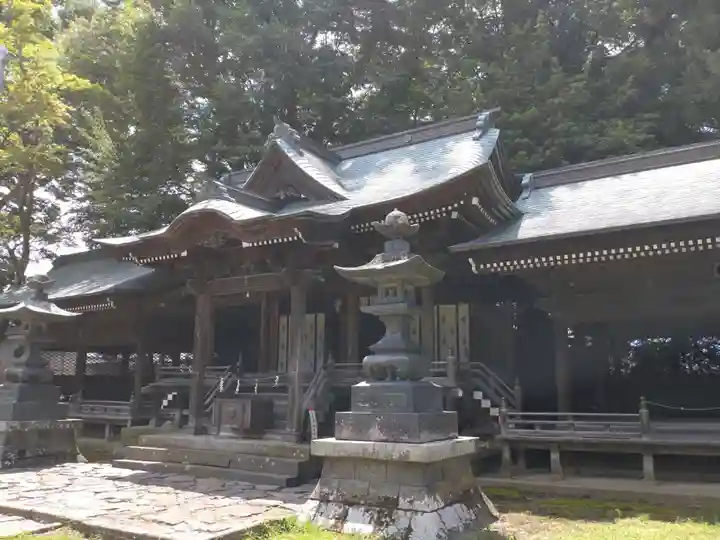 諏訪護国神社の本殿・本堂