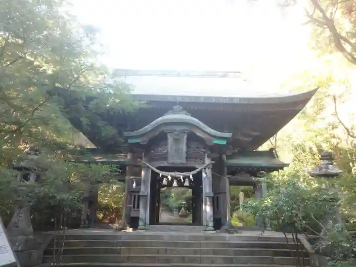 柞原八幡宮の山門・神門