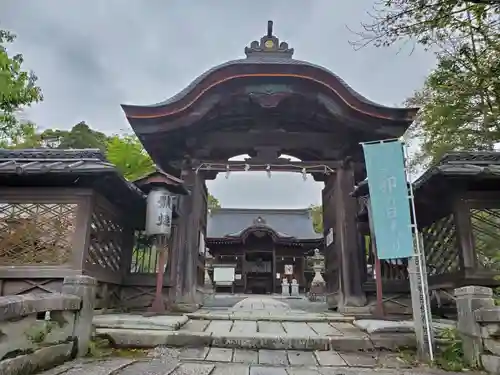 三尾神社の山門・神門