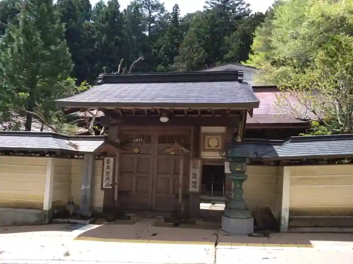 巴陵院の{uncategorized: "未分類", other: "その他", undefined: "問題あり", building: "その他建物", grave: "お墓", sacred_gate: "鳥居", guardian: "狛犬", statue: "像", buddha: "仏像", history: "歴史", nature: "自然", garden: "庭園", animal: "動物", pagoda: "塔", temizu: "手水舎", mountain_gate: "山門・神門", sanctuary: "本殿・本堂", subordinate: "末社・摂社", art: "芸術", scenery: "景色", jizo: "地蔵", ema: "絵馬", goshuin: "御朱印", omikuji: "おみくじ", items: "授与品その他", amulet: "お守り", goshuincho: "御朱印帳", eats: "食事", festival: "お祭り", votive_dance: "神楽", shichigosan: "七五三参", wedding: "結婚式", experience: "体験その他", initially: "初詣", around: "周辺", anti_infection: "感染症対策"}
