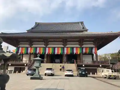 西新井大師総持寺の本殿・本堂