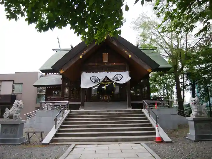 信濃神社の本殿・本堂