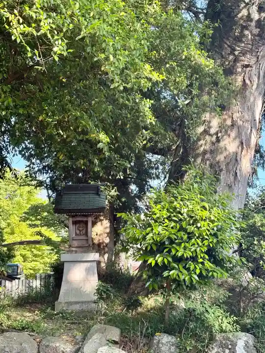 神戸神社の{uncategorized: "未分類", other: "その他", undefined: "問題あり", building: "その他建物", grave: "お墓", sacred_gate: "鳥居", guardian: "狛犬", statue: "像", buddha: "仏像", history: "歴史", nature: "自然", garden: "庭園", animal: "動物", pagoda: "塔", temizu: "手水舎", mountain_gate: "山門・神門", sanctuary: "本殿・本堂", subordinate: "末社・摂社", art: "芸術", scenery: "景色", jizo: "地蔵", ema: "絵馬", goshuin: "御朱印", omikuji: "おみくじ", items: "授与品その他", amulet: "お守り", goshuincho: "御朱印帳", eats: "食事", festival: "お祭り", votive_dance: "神楽", shichigosan: "七五三参", wedding: "結婚式", experience: "体験その他", initially: "初詣", around: "周辺", anti_infection: "感染症対策"}
