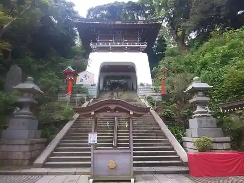 江島神社の山門・神門