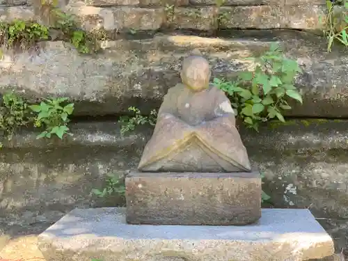 瀬戸神社の像