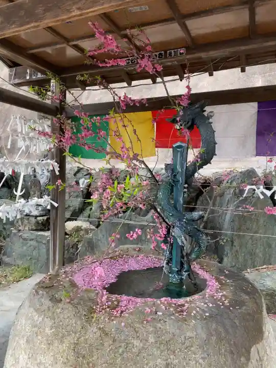 瀧不動尊の手水舎