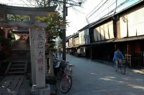 辰巳大明神の鳥居