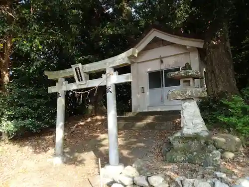 宇母理比古神社の建物その他