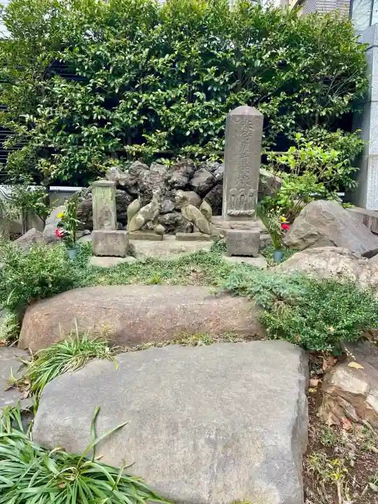 茗荷稲荷神社の{uncategorized: "未分類", other: "その他", undefined: "問題あり", building: "その他建物", grave: "お墓", sacred_gate: "鳥居", guardian: "狛犬", statue: "像", buddha: "仏像", history: "歴史", nature: "自然", garden: "庭園", animal: "動物", pagoda: "塔", temizu: "手水舎", mountain_gate: "山門・神門", sanctuary: "本殿・本堂", subordinate: "末社・摂社", art: "芸術", scenery: "景色", jizo: "地蔵", ema: "絵馬", goshuin: "御朱印", omikuji: "おみくじ", items: "授与品その他", amulet: "お守り", goshuincho: "御朱印帳", eats: "食事", festival: "お祭り", votive_dance: "神楽", shichigosan: "七五三参", wedding: "結婚式", experience: "体験その他", initially: "初詣", around: "周辺", anti_infection: "感染症対策"}
