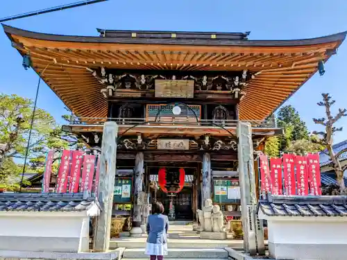 萬嶽寺の山門