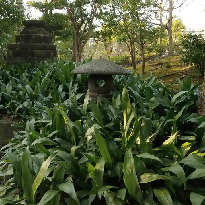 駒止稲荷神社の庭園