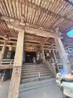 青岸渡寺の{uncategorized: "未分類", other: "その他", undefined: "問題あり", building: "その他建物", grave: "お墓", sacred_gate: "鳥居", guardian: "狛犬", statue: "像", buddha: "仏像", history: "歴史", nature: "自然", garden: "庭園", animal: "動物", pagoda: "塔", temizu: "手水舎", mountain_gate: "山門・神門", sanctuary: "本殿・本堂", subordinate: "末社・摂社", art: "芸術", scenery: "景色", jizo: "地蔵", ema: "絵馬", goshuin: "御朱印", omikuji: "おみくじ", items: "授与品その他", amulet: "お守り", goshuincho: "御朱印帳", eats: "食事", festival: "お祭り", votive_dance: "神楽", shichigosan: "七五三参", wedding: "結婚式", experience: "体験その他", initially: "初詣", around: "周辺", anti_infection: "感染症対策"}