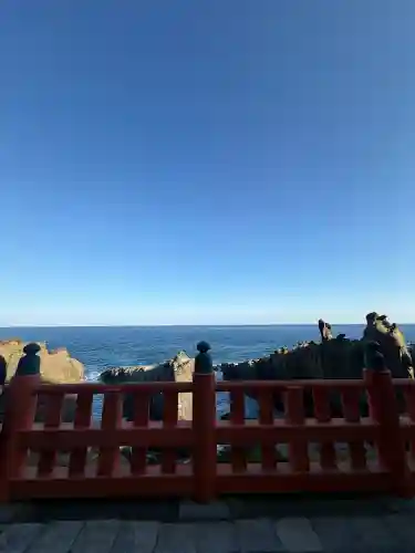 鵜戸神宮の{uncategorized: "未分類", other: "その他", undefined: "問題あり", building: "その他建物", grave: "お墓", sacred_gate: "鳥居", guardian: "狛犬", statue: "像", buddha: "仏像", history: "歴史", nature: "自然", garden: "庭園", animal: "動物", pagoda: "塔", temizu: "手水舎", mountain_gate: "山門・神門", sanctuary: "本殿・本堂", subordinate: "末社・摂社", art: "芸術", scenery: "景色", jizo: "地蔵", ema: "絵馬", goshuin: "御朱印", omikuji: "おみくじ", items: "授与品その他", amulet: "お守り", goshuincho: "御朱印帳", eats: "食事", festival: "お祭り", votive_dance: "神楽", shichigosan: "七五三参", wedding: "結婚式", experience: "体験その他", initially: "初詣", around: "周辺", anti_infection: "感染症対策"}