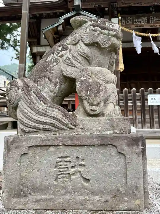 奥氷川神社の{uncategorized: "未分類", other: "その他", undefined: "問題あり", building: "その他建物", grave: "お墓", sacred_gate: "鳥居", guardian: "狛犬", statue: "像", buddha: "仏像", history: "歴史", nature: "自然", garden: "庭園", animal: "動物", pagoda: "塔", temizu: "手水舎", mountain_gate: "山門・神門", sanctuary: "本殿・本堂", subordinate: "末社・摂社", art: "芸術", scenery: "景色", jizo: "地蔵", ema: "絵馬", goshuin: "御朱印", omikuji: "おみくじ", items: "授与品その他", amulet: "お守り", goshuincho: "御朱印帳", eats: "食事", festival: "お祭り", votive_dance: "神楽", shichigosan: "七五三参", wedding: "結婚式", experience: "体験その他", initially: "初詣", around: "周辺", anti_infection: "感染症対策"}