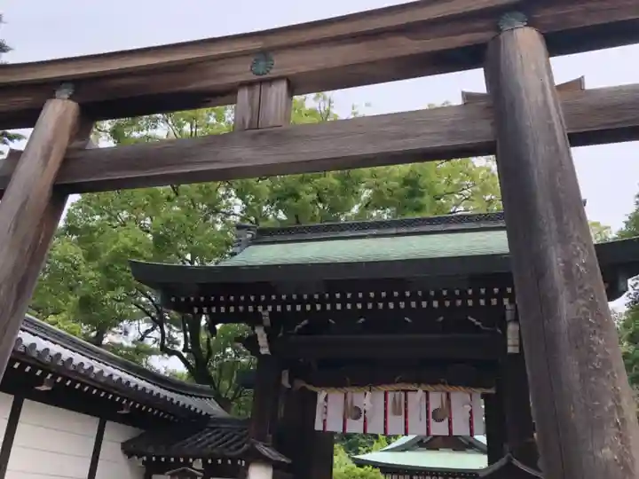 白峯神宮の鳥居