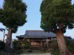 引接寺の本殿