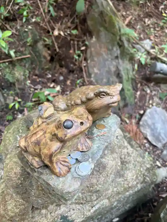 猿田彦三河神社の{uncategorized: "未分類", other: "その他", undefined: "問題あり", building: "その他建物", grave: "お墓", sacred_gate: "鳥居", guardian: "狛犬", statue: "像", buddha: "仏像", history: "歴史", nature: "自然", garden: "庭園", animal: "動物", pagoda: "塔", temizu: "手水舎", mountain_gate: "山門・神門", sanctuary: "本殿・本堂", subordinate: "末社・摂社", art: "芸術", scenery: "景色", jizo: "地蔵", ema: "絵馬", goshuin: "御朱印", omikuji: "おみくじ", items: "授与品その他", amulet: "お守り", goshuincho: "御朱印帳", eats: "食事", festival: "お祭り", votive_dance: "神楽", shichigosan: "七五三参", wedding: "結婚式", experience: "体験その他", initially: "初詣", around: "周辺", anti_infection: "感染症対策"}