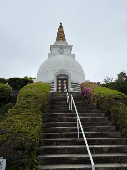 よみうりランド観音の{uncategorized: "未分類", other: "その他", undefined: "問題あり", building: "その他建物", grave: "お墓", sacred_gate: "鳥居", guardian: "狛犬", statue: "像", buddha: "仏像", history: "歴史", nature: "自然", garden: "庭園", animal: "動物", pagoda: "塔", temizu: "手水舎", mountain_gate: "山門・神門", sanctuary: "本殿・本堂", subordinate: "末社・摂社", art: "芸術", scenery: "景色", jizo: "地蔵", ema: "絵馬", goshuin: "御朱印", omikuji: "おみくじ", items: "授与品その他", amulet: "お守り", goshuincho: "御朱印帳", eats: "食事", festival: "お祭り", votive_dance: "神楽", shichigosan: "七五三参", wedding: "結婚式", experience: "体験その他", initially: "初詣", around: "周辺", anti_infection: "感染症対策"}