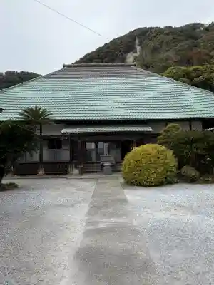 大聖院(高塚不動尊)の{uncategorized: "未分類", other: "その他", undefined: "問題あり", building: "その他建物", grave: "お墓", sacred_gate: "鳥居", guardian: "狛犬", statue: "像", buddha: "仏像", history: "歴史", nature: "自然", garden: "庭園", animal: "動物", pagoda: "塔", temizu: "手水舎", mountain_gate: "山門・神門", sanctuary: "本殿・本堂", subordinate: "末社・摂社", art: "芸術", scenery: "景色", jizo: "地蔵", ema: "絵馬", goshuin: "御朱印", omikuji: "おみくじ", items: "授与品その他", amulet: "お守り", goshuincho: "御朱印帳", eats: "食事", festival: "お祭り", votive_dance: "神楽", shichigosan: "七五三参", wedding: "結婚式", experience: "体験その他", initially: "初詣", around: "周辺", anti_infection: "感染症対策"}